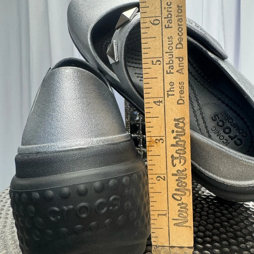 CROCS Metallic Silver Mary Jane Platform Clogs with Studded Strap Women’s Size 7